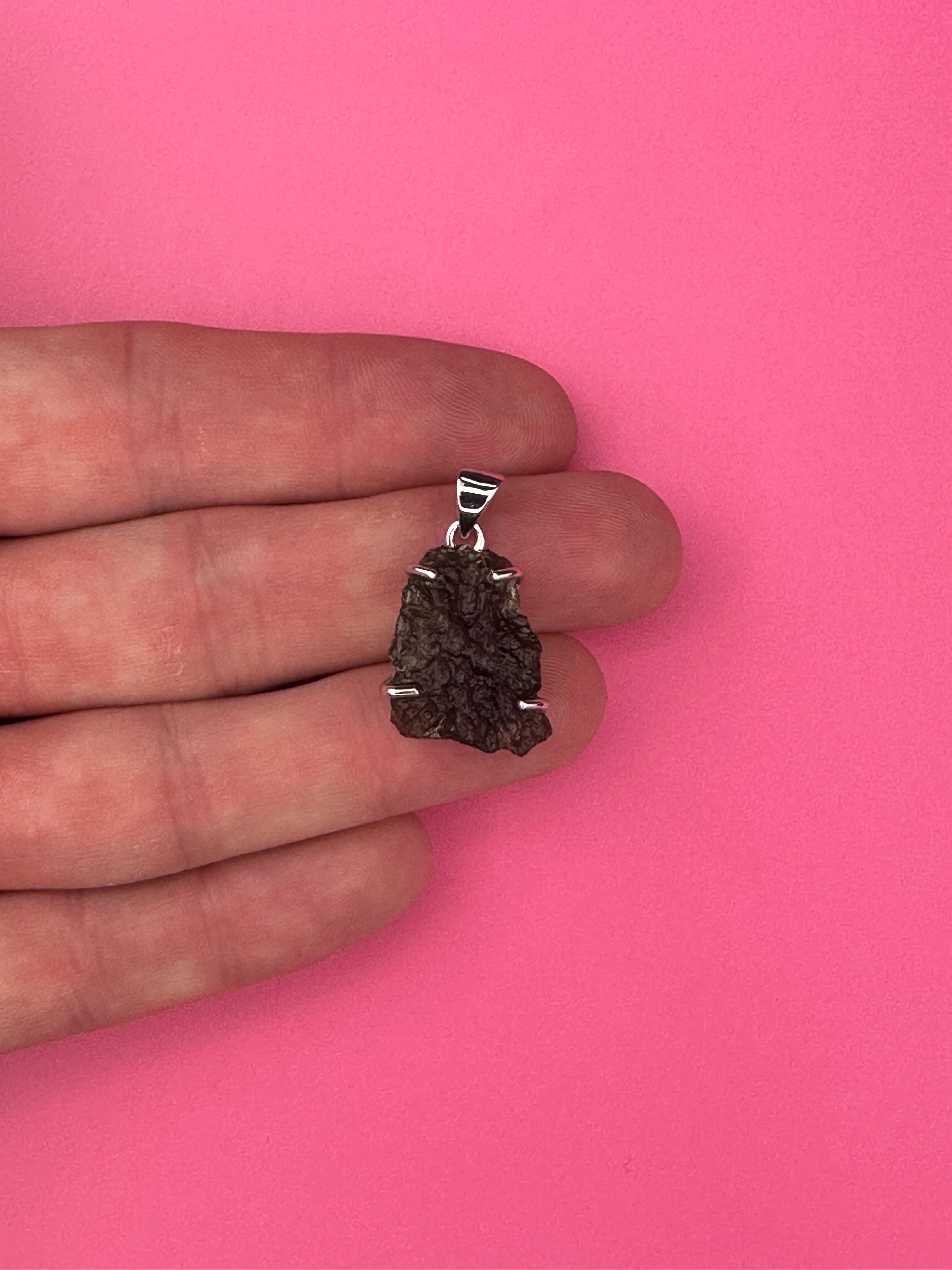 Moldavite - Necklace pendant - Rough